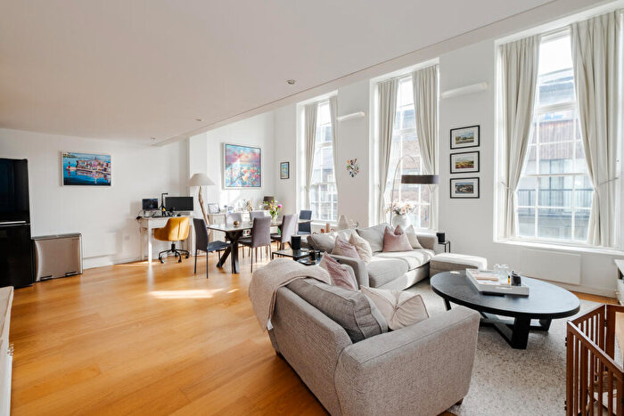 2 Bedroom Flat For Sale In Hornsey Road, London, N7