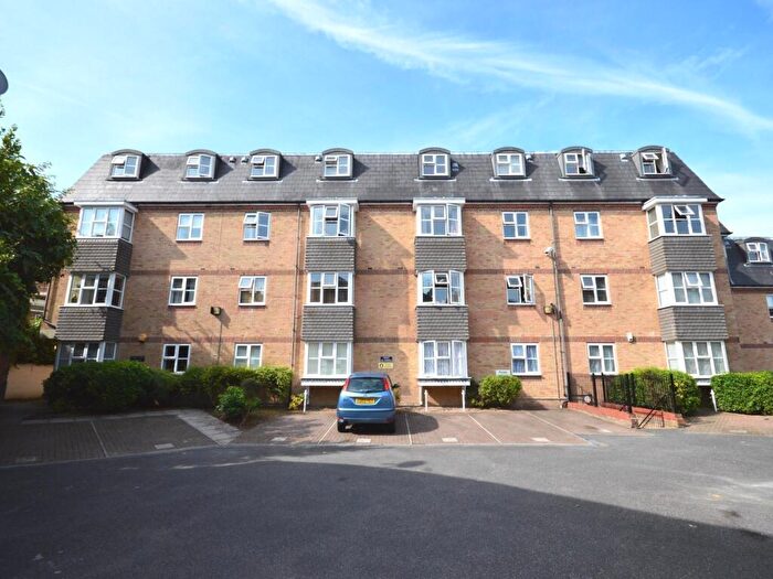 1 Bedroom Flat To Rent In Darwin Court Gravel Walk, Rochester, Kent, ME1