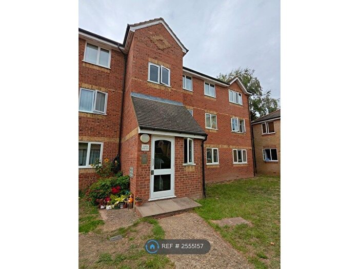 2 Bedroom Flat To Rent In Redford Close, Feltham, TW13
