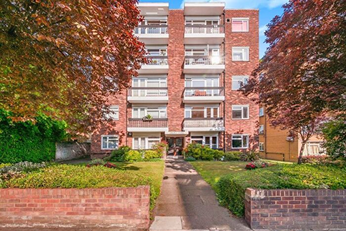 2 Bedroom Flat To Rent In Lincoln House, Keswick Road, SW15