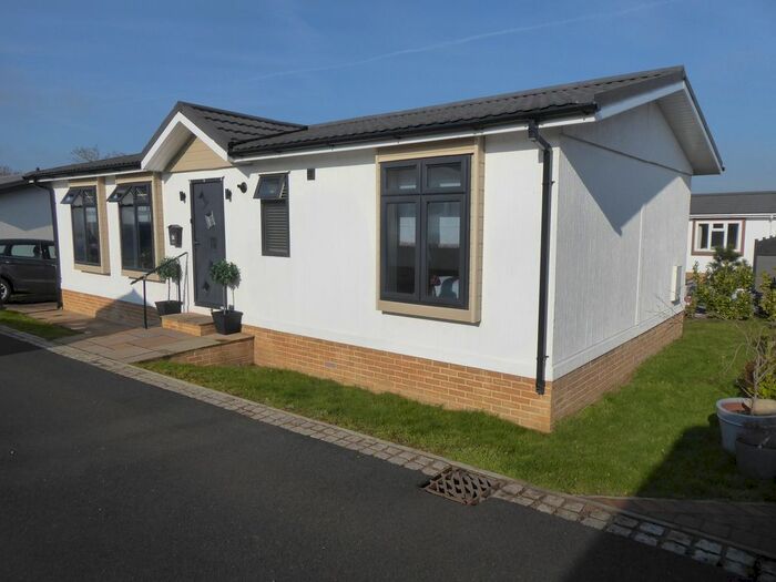 2 Bedroom Mobile/park Home For Sale In Kingsdown Meadow Park, Romney Street, Knatts Valley, Sevenoaks, Kent, TN15