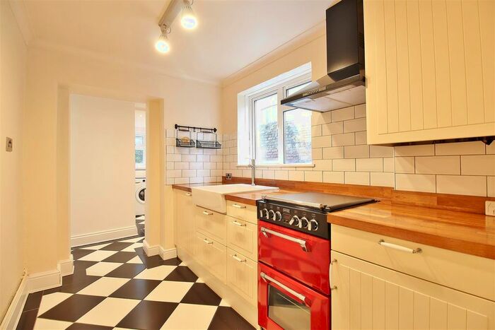 2 Bedroom Maisonette To Rent In Woodlands Road, Isleworth, TW7