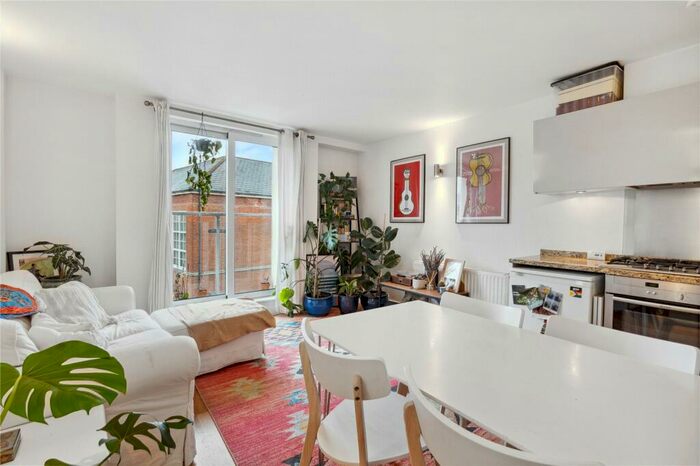 2 Bedroom Flat To Rent In Enfield Road, De Beauvoir, N1