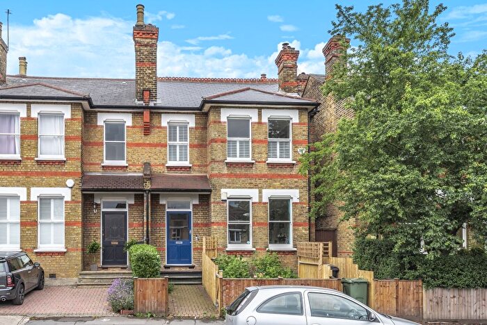 3 Bedroom Flat To Rent In Park Hall Road, London, SE21