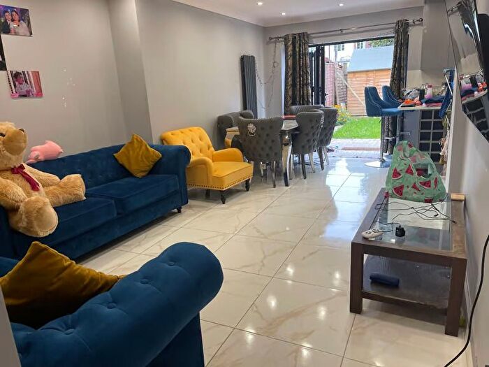 4 Bedroom Terraced House To Rent In Hartland Road, Morden, SM4