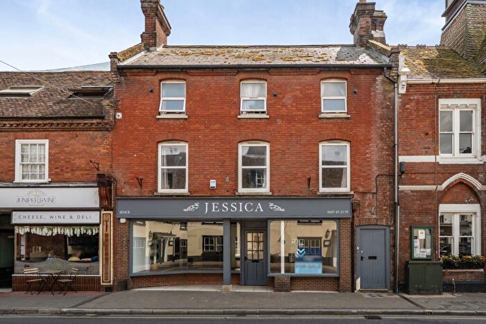 2 Bedroom Flat For Sale In High Street, Fordingbridge, SP6