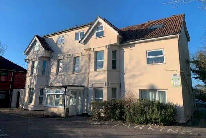 2 Bedroom Flat To Rent In Richmond Park Road, Bournemouth, BH8