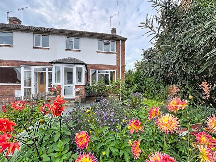 3 Bedroom End Of Terrace House For Sale In Henry Street, Kenilworth, CV8