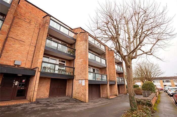 2 Bedroom Apartment For Sale In Trendlewood Park, Bristol, BS16