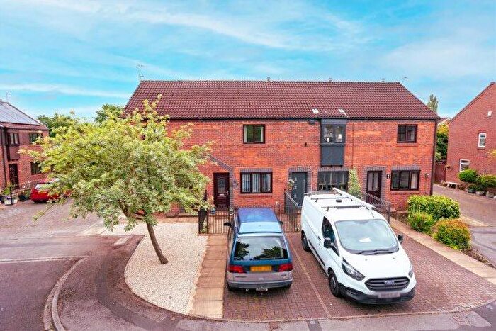 2 Bedroom Property To Rent In Vicarage Gardens, York, YO10