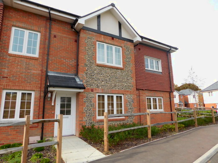 2 Bedroom Flat To Rent In Oak Leaf Way, Horndean, PO8