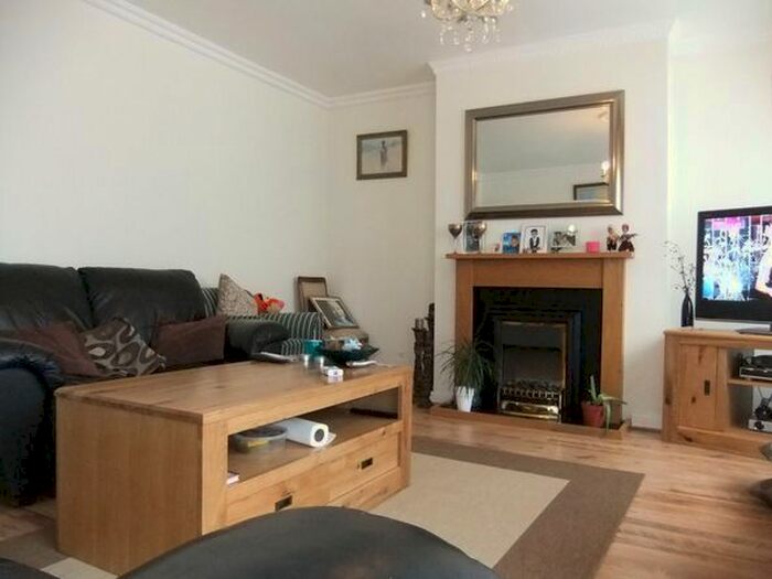 3 Bedroom Maisonette To Rent In Shaftesbury Street, Islington Old Street, N1