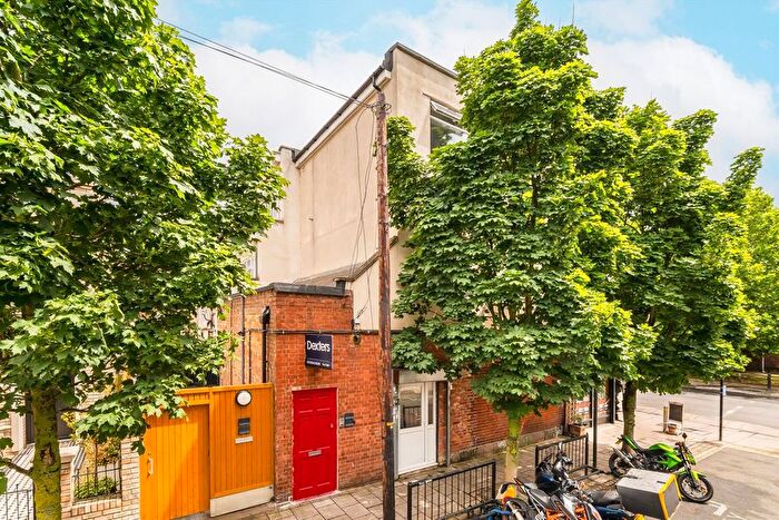 2 Bedroom Flat To Rent In Hamilton Road, South Wimbledon, SW19