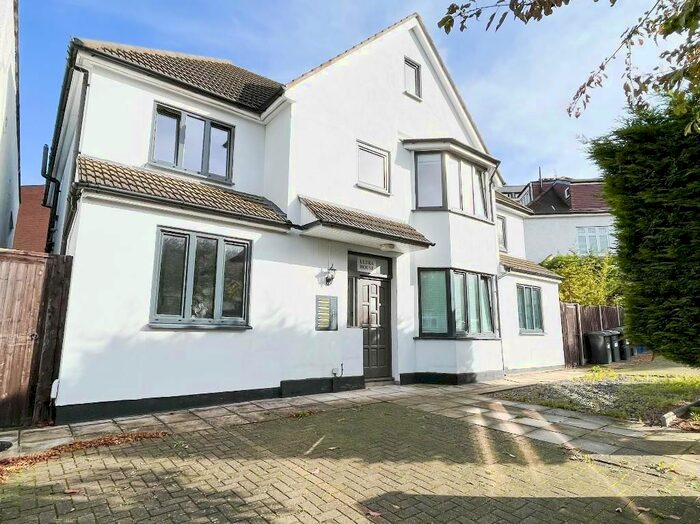 2 Bedroom Flat To Rent In Llanvanor Road, Childs Hill, London, NW2