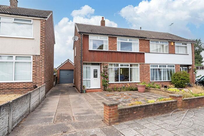 3 Bedroom Semi-Detached House For Sale In Enderby Crescent, Mansfield, NG18