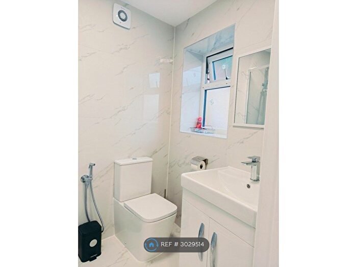 1 Bedroom Bungalow To Rent In Prospect Road, Hornchurch, RM11