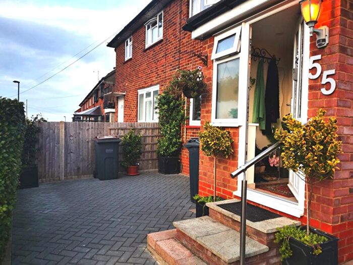 3 Bedroom Semi Detached House For Sale In Godric Crescent, New Addington, Croydon, CR0