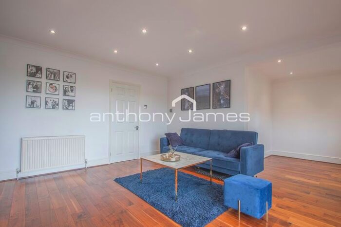 4 Bedroom Detached House To Rent In Holmsdale Grove, Bexleyheath, DA7