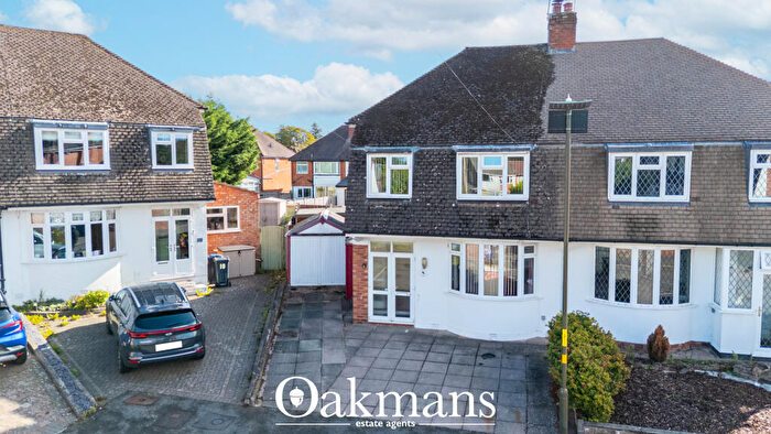 3 Bedroom Semi Detached House For Sale In Oakwood Drive, Birmingham, B14
