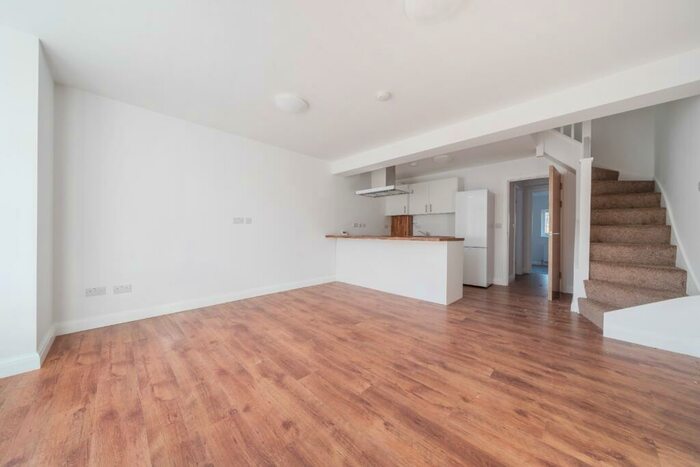 2 Bedroom Semi-Detached House To Rent In Riverdale Road, Erith, Kent, DA8