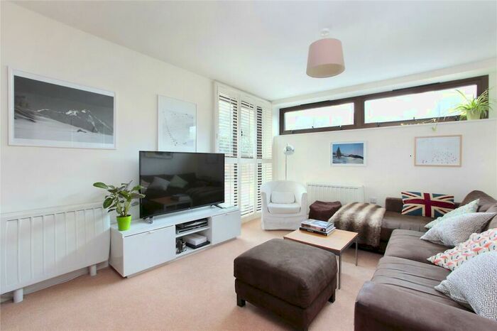 2 Bedroom Flat To Rent In Carter House, Petergate, Wandsworth, London, SW11