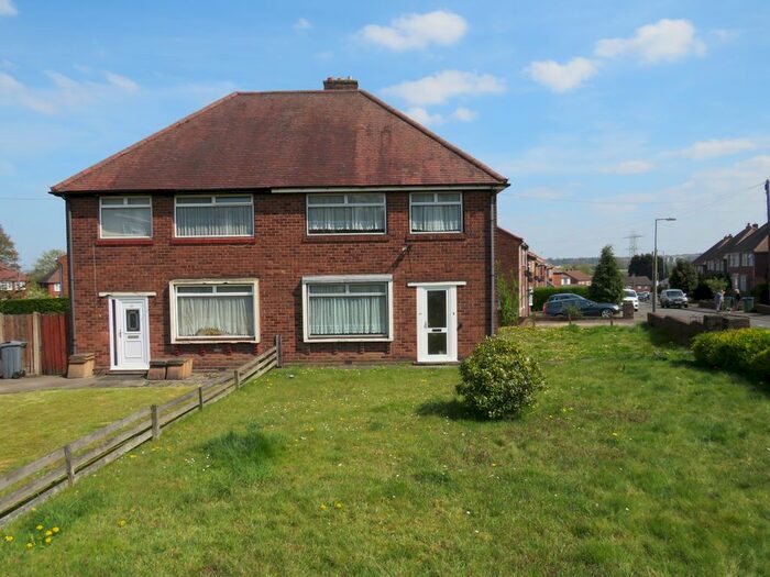 3 Bedroom Semi-Detached House To Rent In Ivy House Road, Oldbury, B69