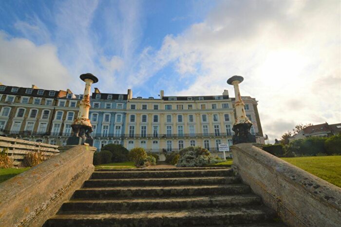 2 Bedroom Flat To Rent In Hollywood Court, Margate, CT9