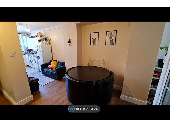 3 Bedroom Flat To Rent In St. Mary Road, London, E17