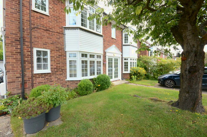 2 Bedroom Apartment To Rent In Cranbrook Court Fleet, GU51
