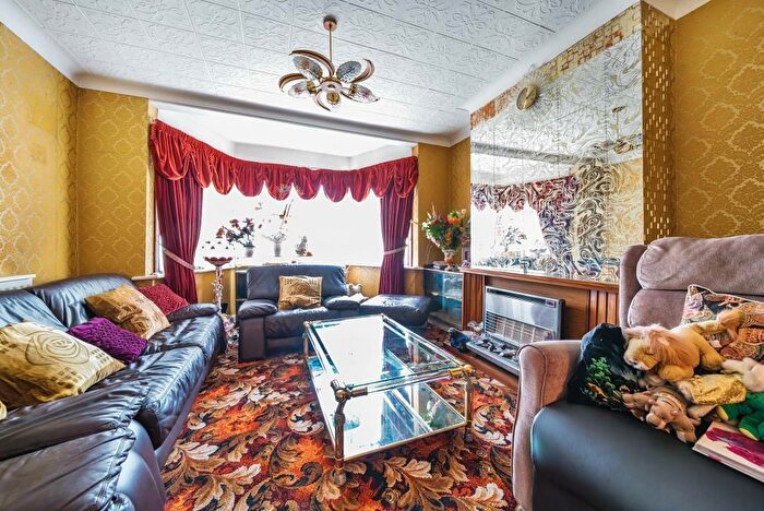 3 Bedroom Property To Rent In Woolmead Avenue, London, NW9