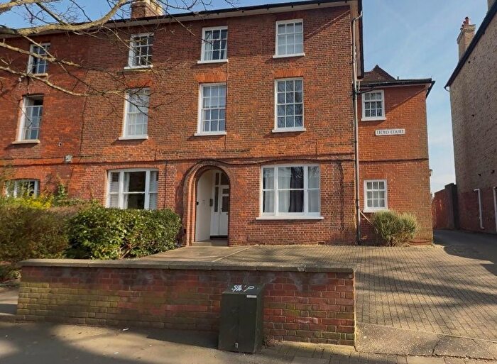 1 Bedroom Flat To Rent In The Crescent, Bedford, MK40