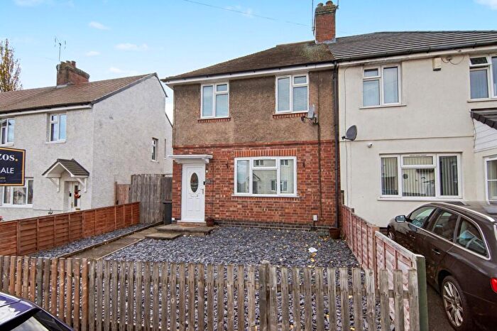 3 Bedroom Semi Detached House For Sale In Hanbury Road, Bedworth, CV12