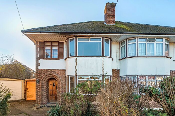 3 Bedroom Detached House For Sale In Lyndhurst Avenue, Sunbury-On-Thames, TW16