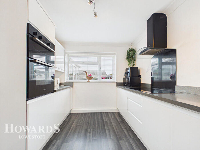 5 Bedroom Detached House For Sale In Lawrence Drive, Lowestoft, NR32