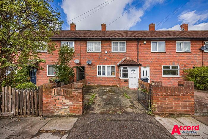 2 Bedroom Terraced House For Sale In New North Road, Ilford, IG6