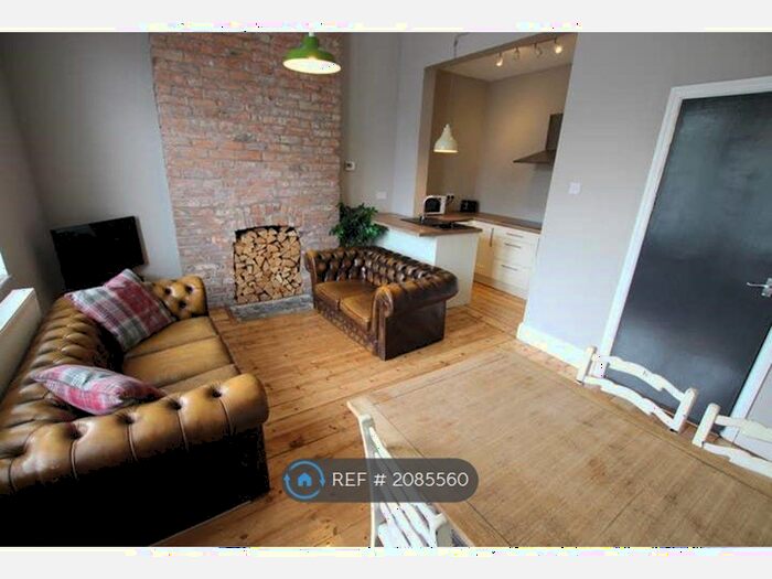3 Bedroom Flat To Rent In Albert Road, Manchester, M19