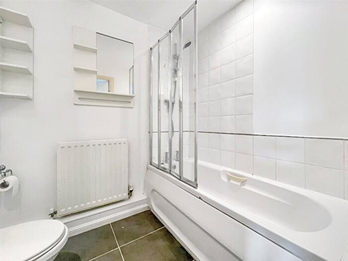 2 Bedroom Flat To Rent In Chichester Wharf, Erith, Kent, DA8