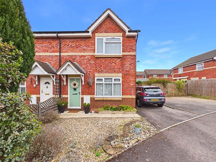 3 Bedroom Semi Detached House For Sale In Huntley Close, Abbeymead, Gloucester, Gloucestershire, GL4