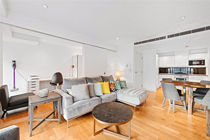 3 Bedroom Flat To Rent In Blandford Street, London, W1U