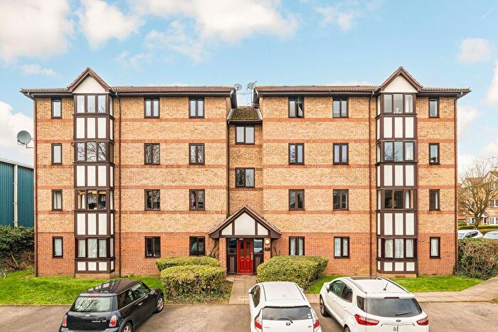 2 Bedroom Flat To Rent In Varsity Drive, Twickenham, TW1