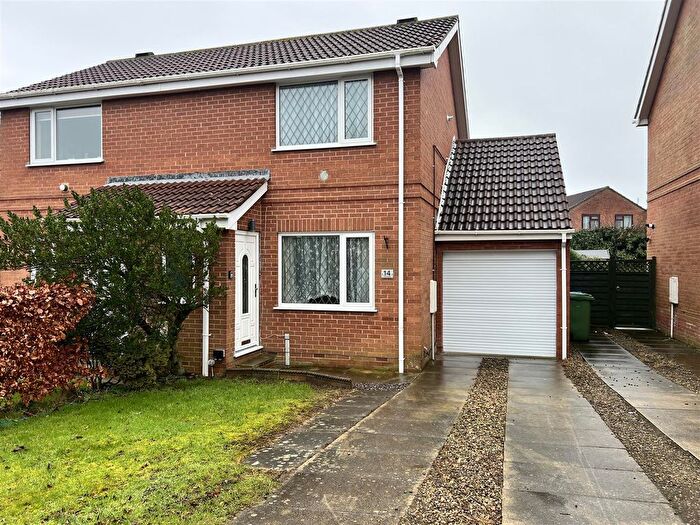 2 Bedroom Semi-Detached House To Rent In The Copse, Scarborough, YO12