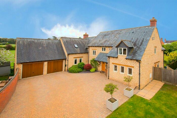 5 Bedroom Detached House For Sale In Steele Way, Geddington, NN14