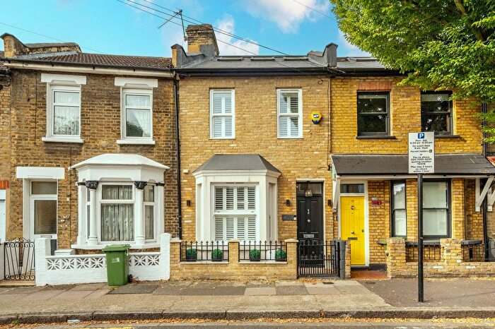 3 Bedroom Terraced House For Sale In Glenavon Road, Stratford, London, E15