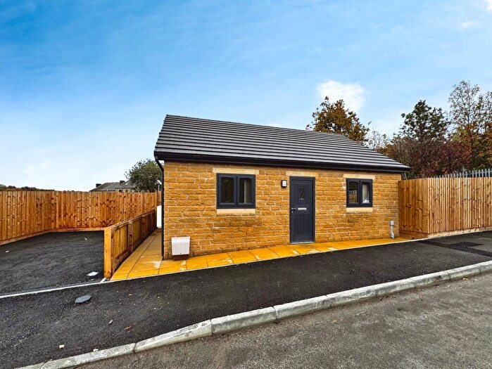 2 Bedroom Bungalow To Rent In Paddock Fields, Huddersfield, HD4