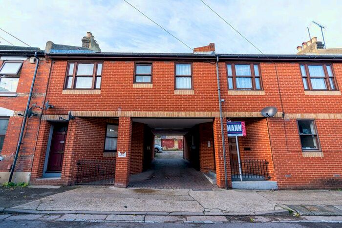 1 Bedroom Flat To Rent In Catherine Street, Rochester, Kent ME1