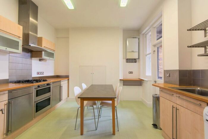 3 Bedroom Flat To Rent In Randolph Avenue, Maida Vale, London, W9