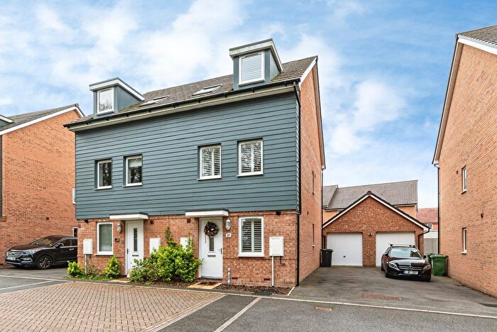 3 Bedroom Semi Detached House For Sale In Stoneham Way, Basingstoke, Hampshire, RG24