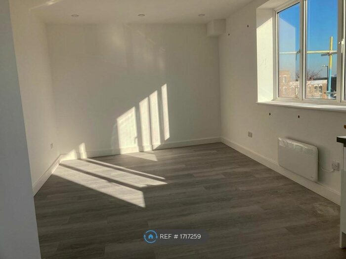 Studio To Rent In Stamford Hill, London, N16