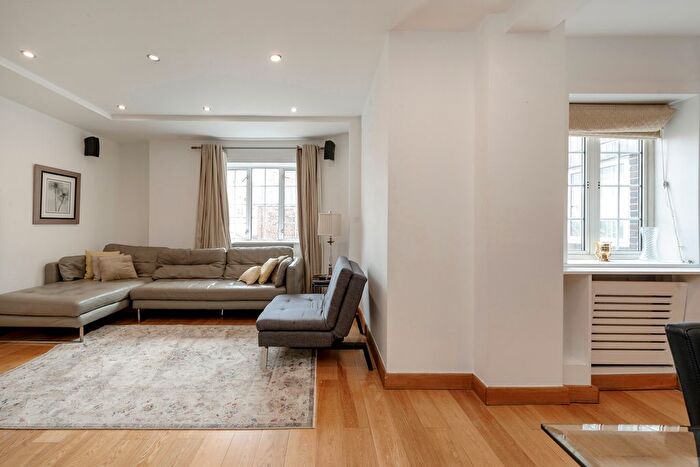 3 Bedroom Flat For Sale In Brompton Road, London, SW3