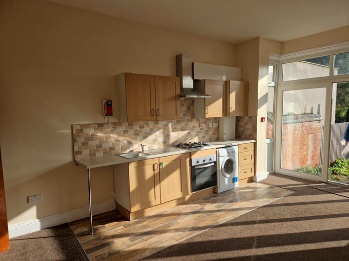 1 Bedroom Flat To Rent In Lode Lane, Solihull, B91